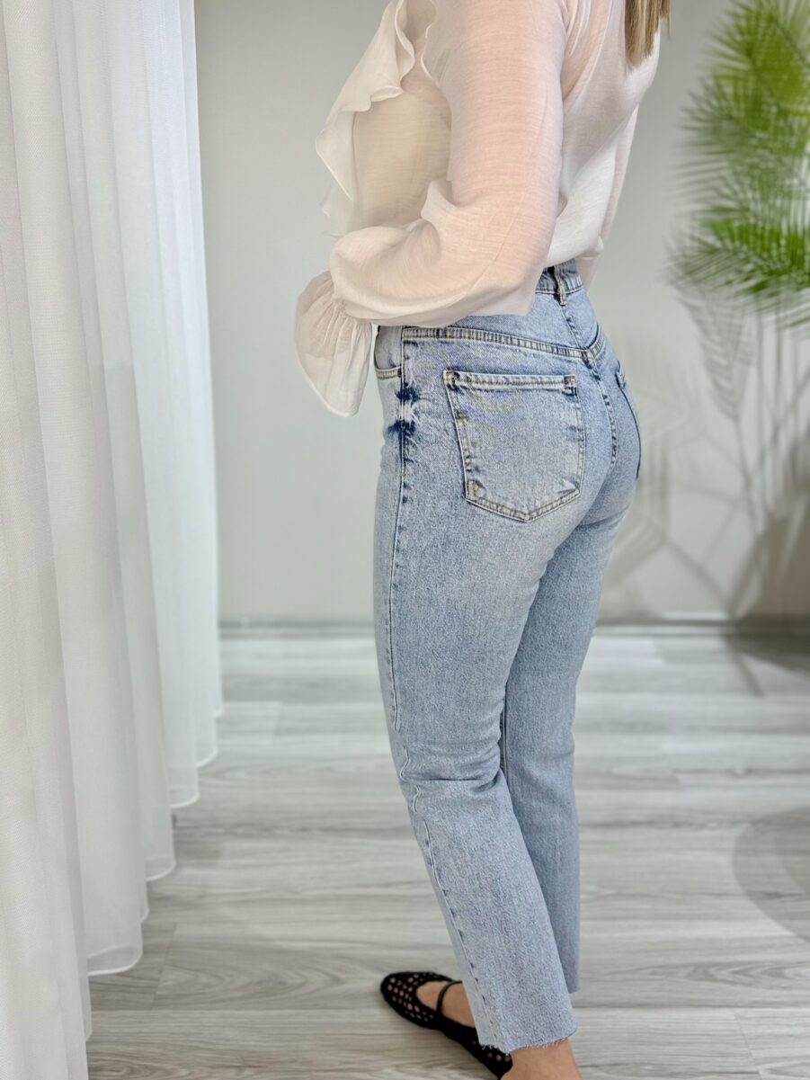 Açık Mavi Boy Fit Kesik Paça Jean - Görsel 3