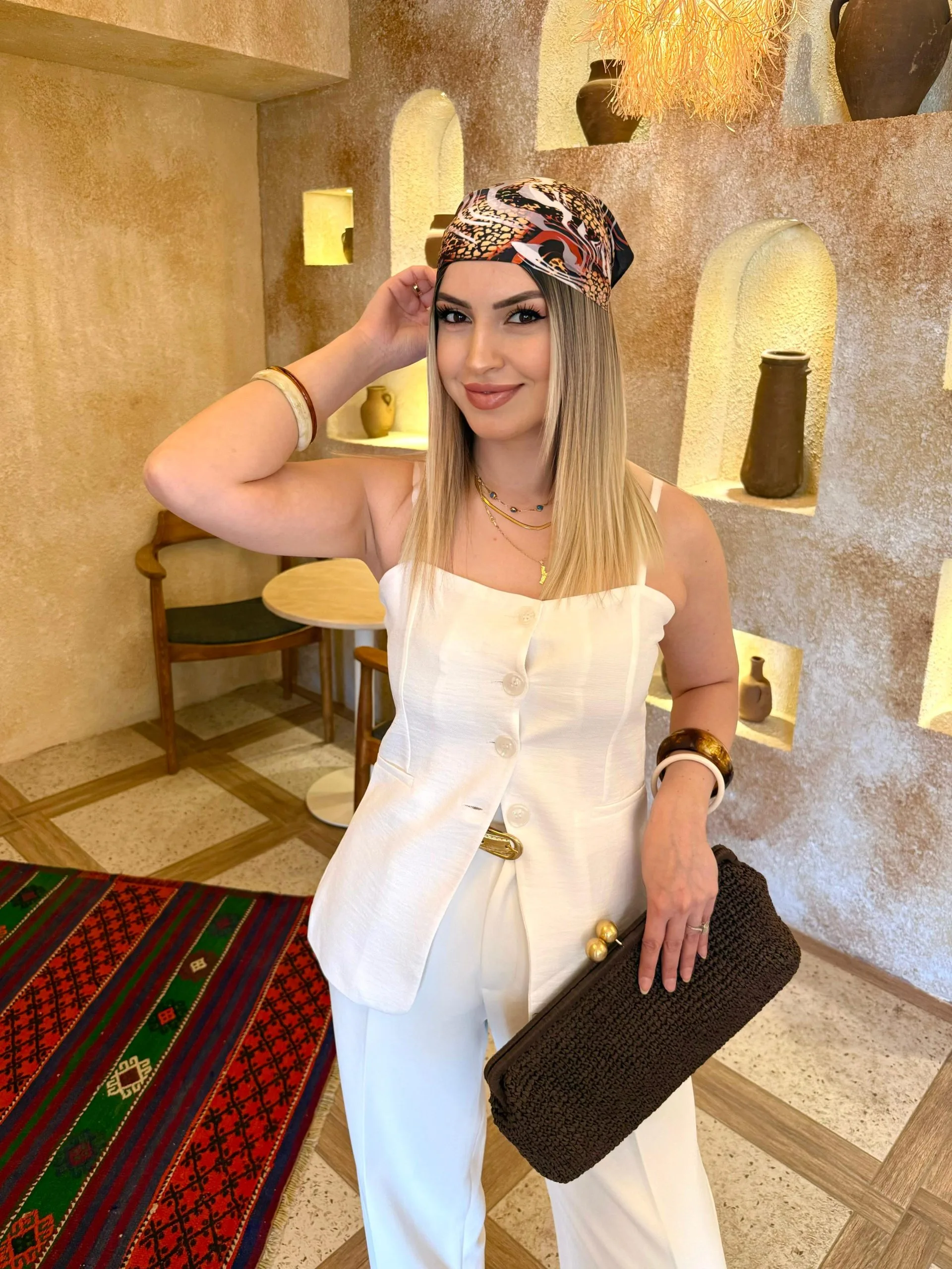 Beyaz Önü Düğmeli İp Askılı Marka Model Yelek - Görsel 2