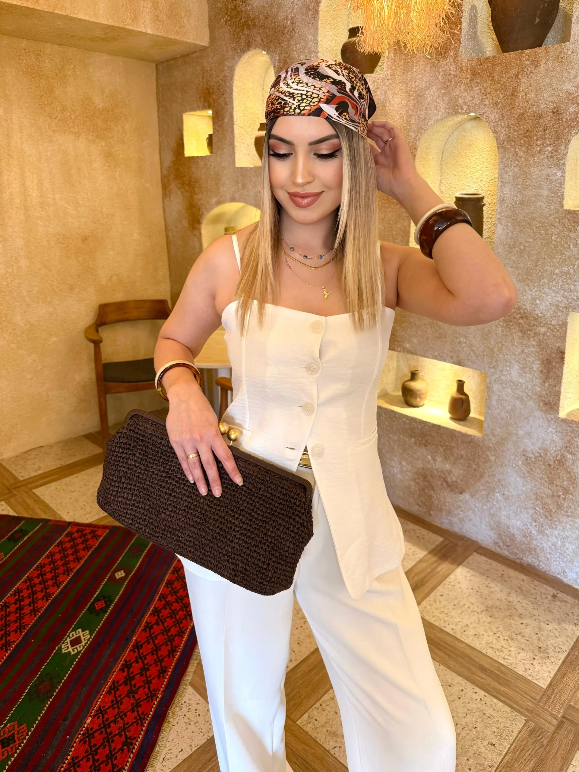 Beyaz Önü Düğmeli İp Askılı Marka Model Yelek