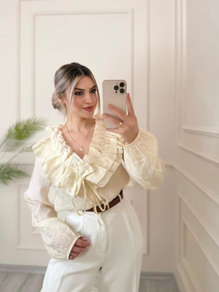 Volanlı Krem Gömlek