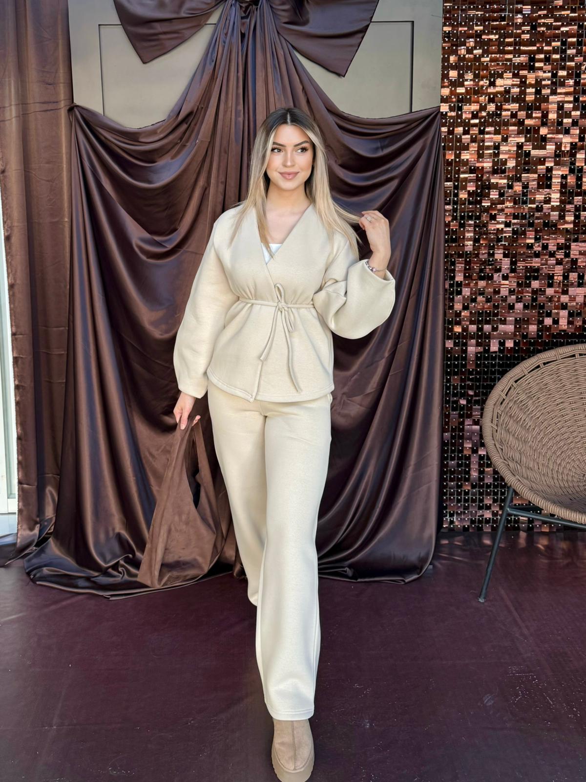 Bej Karmelanj Kruvaze Bağlamalı Eşofman Takım 1 Bej Karmelanj Kruvaze Bağlamalı Eşofman Takım