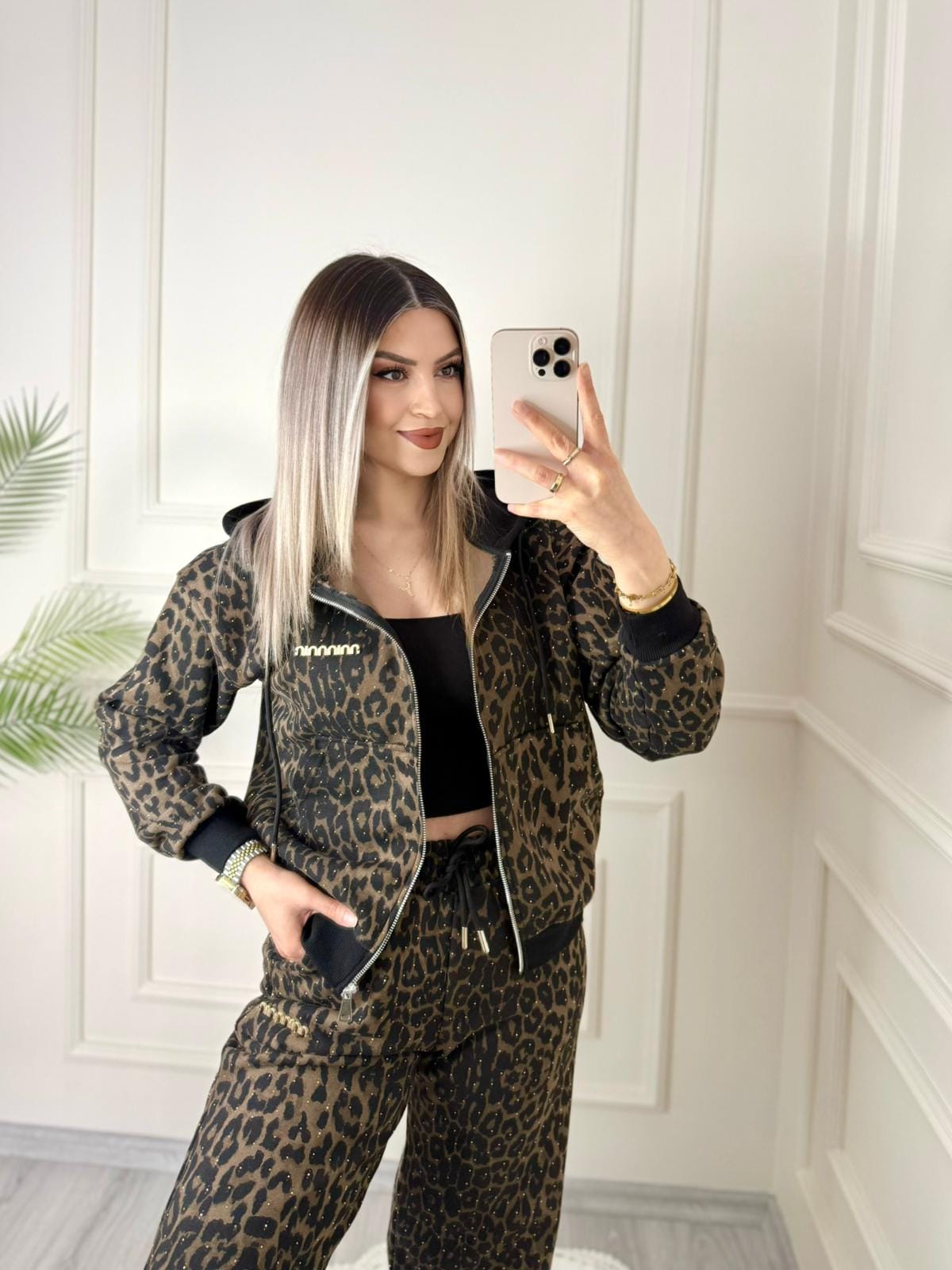 M*U Taş İşlemeli Kapşonlu Leopar Takım 1 M*U Taş İşlemeli Kapşonlu Leopar Takım