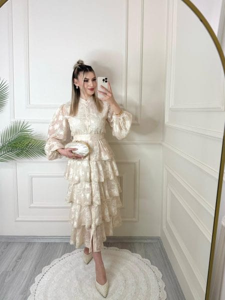 Bej Boydan Düğmeli Nakışlı Kuşaklı Beli Lastik Detaylı Kat Kat Premium Tasarım Elbise