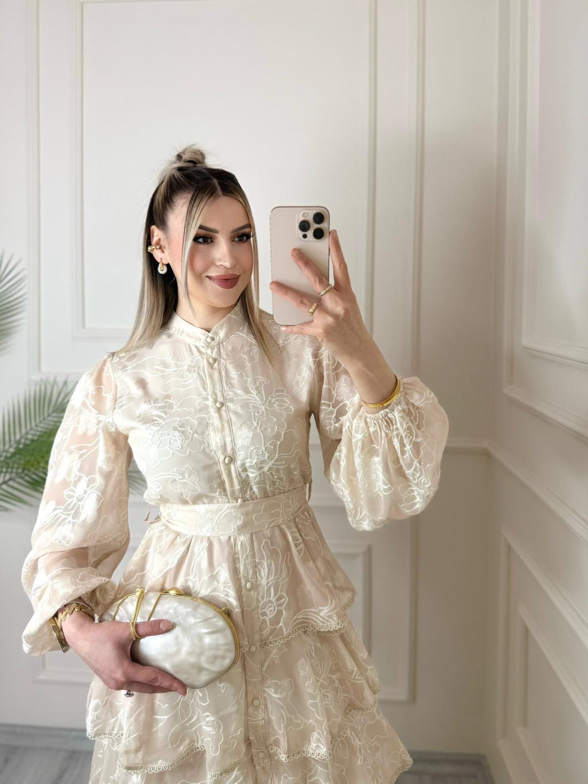 Bej Boydan Düğmeli Nakışlı Kuşaklı Beli Lastik Detaylı Kat Kat Premium Tasarım Elbise 3 Bej Boydan Düğmeli Nakışlı Kuşaklı Beli Lastik Detaylı Kat Kat Premium Tasarım Elbise - Görsel 3