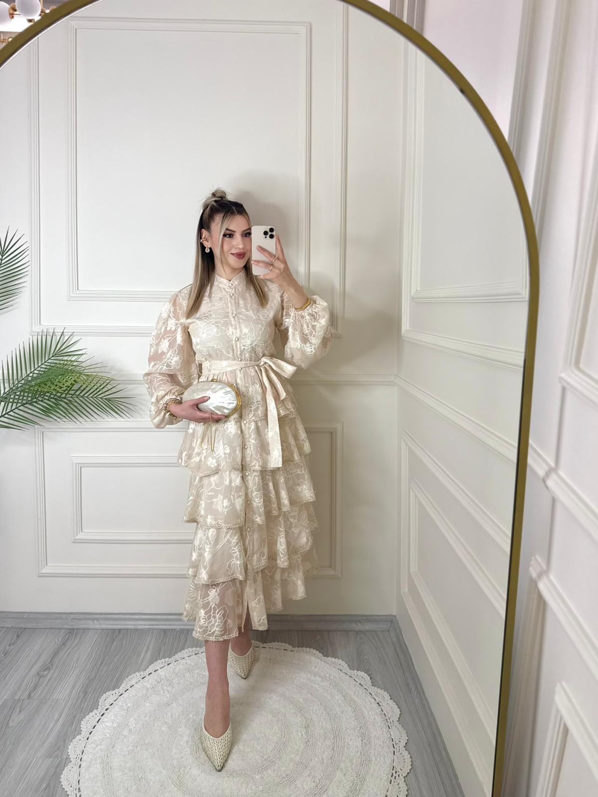 Bej Boydan Düğmeli Nakışlı Kuşaklı Beli Lastik Detaylı Kat Kat Premium Tasarım Elbise 4 Bej Boydan Düğmeli Nakışlı Kuşaklı Beli Lastik Detaylı Kat Kat Premium Tasarım Elbise - Görsel 4