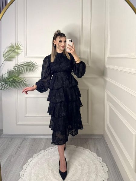 Siyah Boydan Düğmeli Nakışlı Kuşaklı Beli Lastik Detaylı Kat Kat Premium Tasarım Elbise