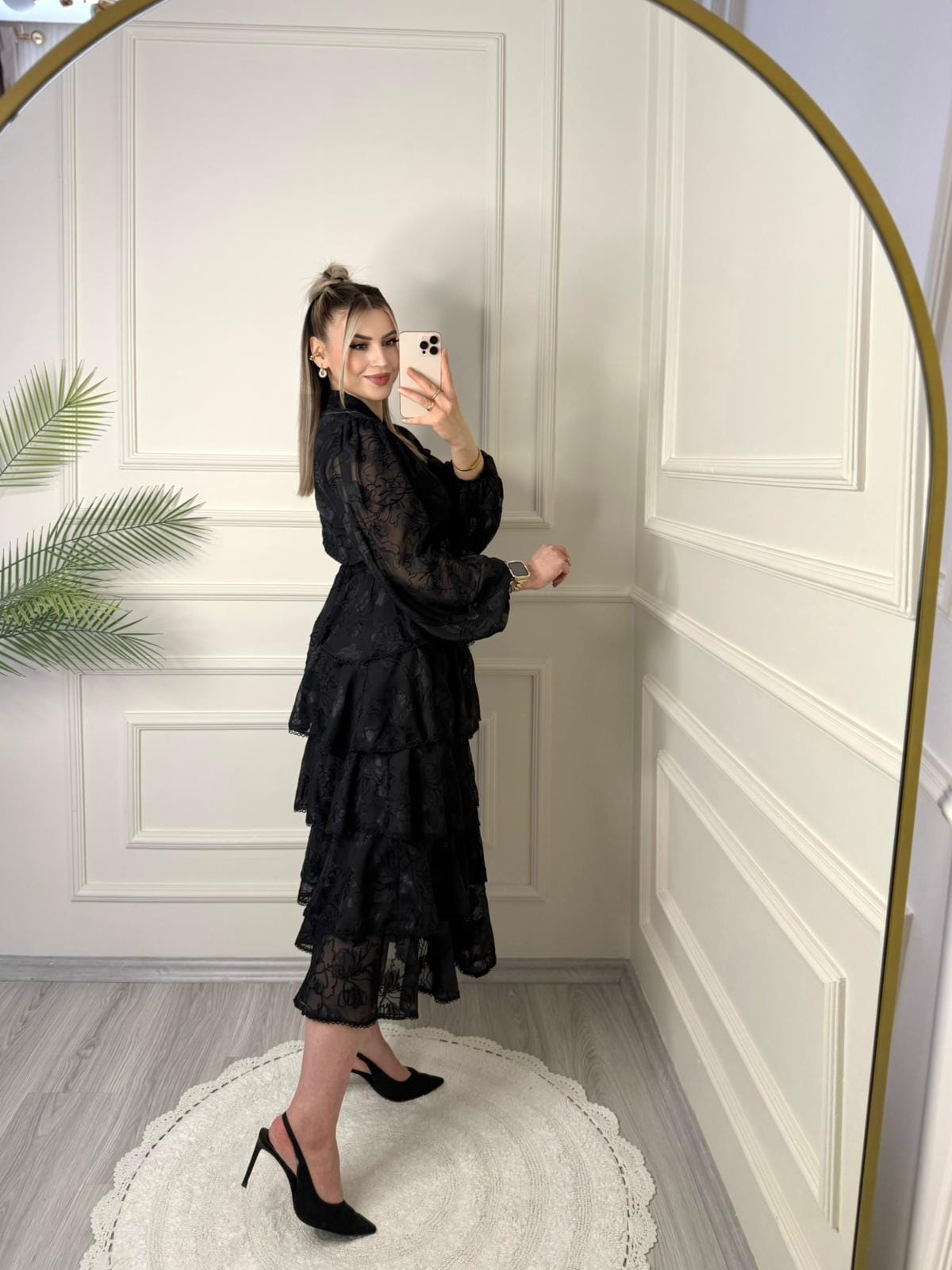 Siyah Boydan Düğmeli Nakışlı Kuşaklı Beli Lastik Detaylı Kat Kat Premium Tasarım Elbise 3 Siyah Boydan Düğmeli Nakışlı Kuşaklı Beli Lastik Detaylı Kat Kat Premium Tasarım Elbise - Görsel 3