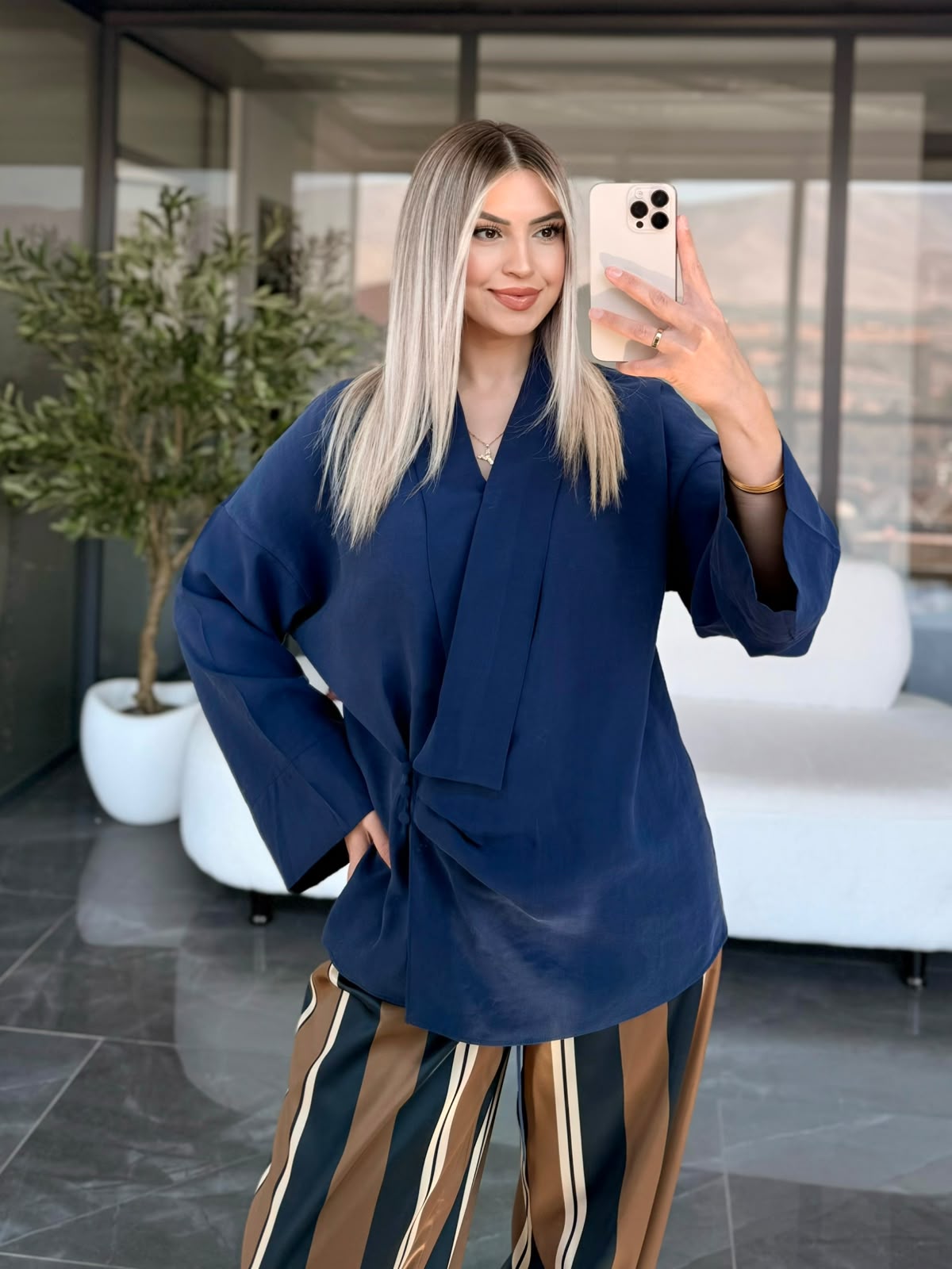 Lacivert Kruvaze 3 Düğmeli Bluz 1 Lacivert Kruvaze 3 Düğmeli Bluz